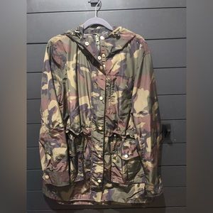 EUC J Crew rain jacket camo size small tall